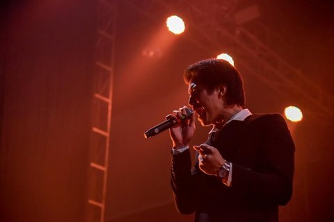 Momen El Rumi Kolaborasi di Konser 20 Tahun The Changcuters, Netizen: Vokalis Magang Tercakep