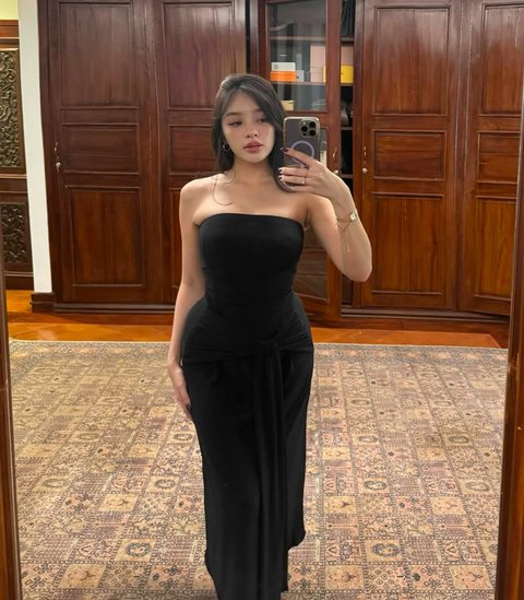 Perubahan penampilannya yang semakin menawan membuat banyak orang terpukau. Tak heran ia kerap disebut sebagai "hot mom" oleh netizen.<br />&amp;nbsp;