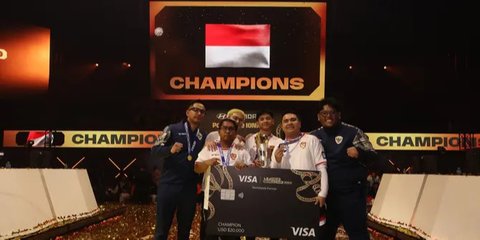Timnas Indonesia berhasil meraih gelar juara FIFAe World Cup 2024 kategori konsol, setelah mengalahkan Brasil di final yang berlangsung di SEF Arena, Riyadh, Arab Saudi, Kamis (12/12/
