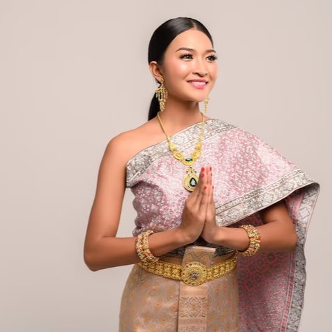 4 Cara Memilih Batik Sesuai Warna Kulit, Tampil Lebih Menawan dengan Style yang Tepat