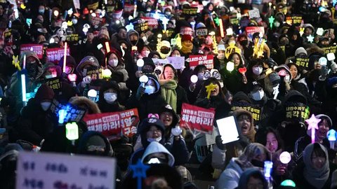 Pemimpin oposisi Korea Selatan pada 13 Desember 2024 mendesak anggota parlemen dari partai yang berkuasa untuk berpihak pada rakyat dan memakzulkan Presiden Yoon Suk Yeol. (Jung Yeon-je/AFP)