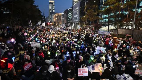 Kini, Presiden Yoon Suk Yeol akan menghadapi pemungutan suara pemakzulan kedua di parlemen yang diperkirakan akan dilaksanakan pada Sabtu (14/12/2024). (Jung Yeon-je/AFP)
