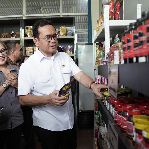 Kunjungi Gerai Oleh-Oleh Khas Manado, Mendag Budi Santoso: Kita Perkuat Daya Saing Produk UMKM