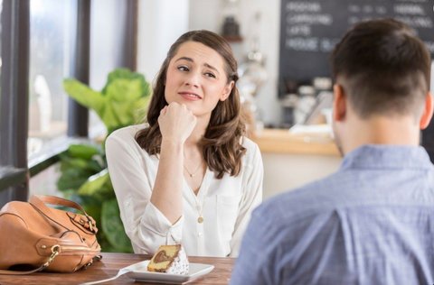 Waspada! 7 Kesalahan yang Bikin Ilfeel di Pertemuan Pertama