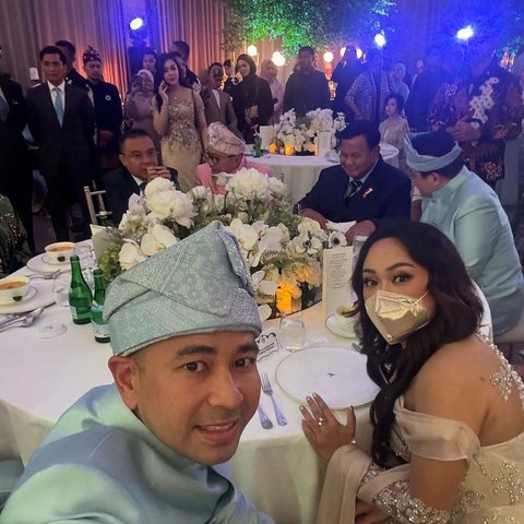 Ditayangkan di kanal Youtube Rans Entertainment, resepsi pernikahan&nbsp;Zumi Zola & Putri Zulhas dihadiri banyak pejabat, termasuk Presiden Prabowo dan para Menteri Kabinet Merah Putih.