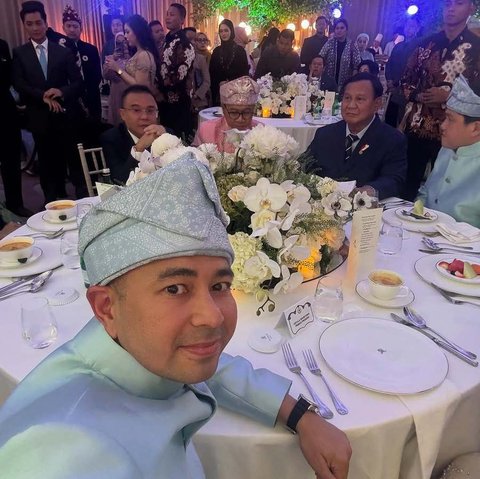Pernikahan ini disiarkan di akun Youtube milik Raffi Ahmad dan Nagita Slavina. Ia berfoto menampakkan Presiden Prabowo, Erick Tohir dan lainnya yang turut hadiri pernikahan&nbsp;Zumi Zola & Putri Zulhas.