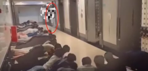 Video Pegawai Ramai-Ramai Bersujud untuk Sambut Kedatangan Bos Jadi Viral di China