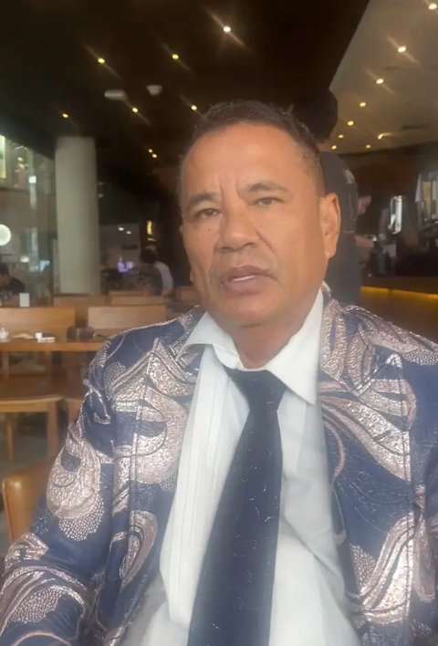 Hotman Paris Hutapea tantang Alvin Lim adu kekayaan dengan menunjukkan tabungan Rp500 miliar dalam 1 menit. Ia gerah dengan tingkah Alvin Lim. (Foto: Dok. Instagram @hotmanparisofficial)
