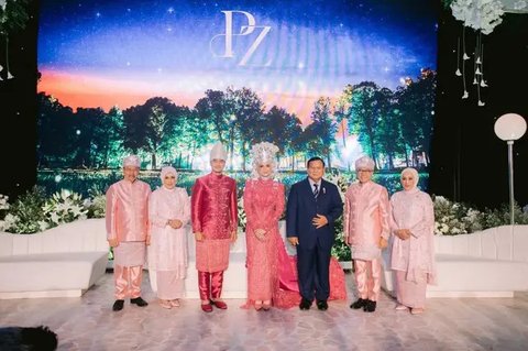 Selvi Ananda dan Nagita Slavina jadi salah dua tamu undangan yang menghadiri resepsi pernikahan Putri Zulhas dan Zumi Zola. (dok. Instagram @putri_zulhas)