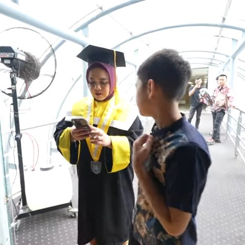 Disinggung Rafathar Soal Make Up Saat Wisuda, Lala 'Masa Mbak Lala Jelek? Gimana Sih, Repot Loh!'