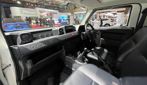 Ruang dalam Toyota Hilux Rangga.