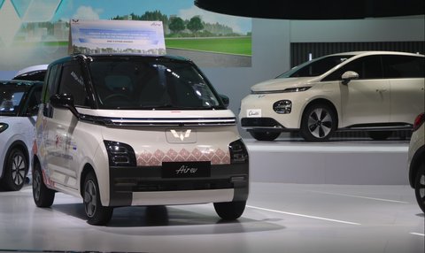Pameran kendaraan bermotor di Indonesia.