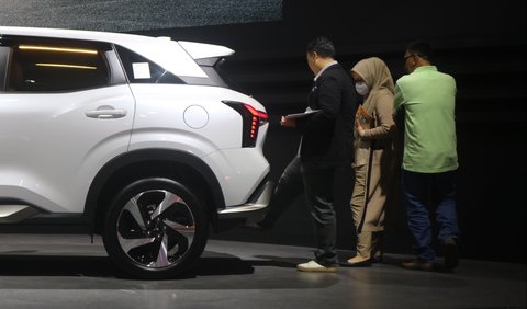 Pameran kendaraan bermotor di Indonesia.