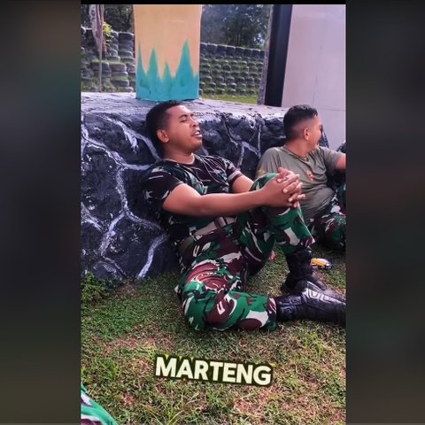 Komandan TNI Teriak Panggil Nama Anggotanya, Langsung Kena Marah Saat Tahu Belum Sholat