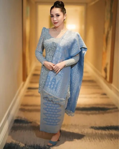 Sejumlah nama terkenal hadir sebagai bridesmaid Putri Zulhas, termasuk aktris senior Desy Ratnasari dan Nagita Slavina.