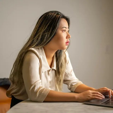 Berikut lima hal yang harus Anda tahu dari pasangan agar hubungan semakin lengket dan langgeng. (Foto: iStockphoto)