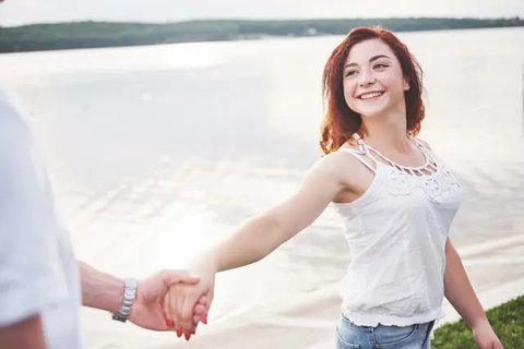 Berikut lima hal yang harus Anda tahu dari pasangan agar hubungan semakin lengket dan langgeng. (Foto: iStockphoto)