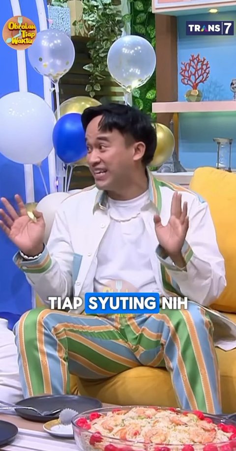 "Ini wallahi, aku nggak kurangin nggak nambahin. Tiap syuting nih, kan sering bersama dia, dia ngomongin mulu, 'Bu Ayu cantik, nikah sama Bu Ayu masuk kali ya. Ayah Betawi, gue juga ada Betawi Padangnya', kata dia gitu," cerita Anwar di acara Obrolan Tiap Waktu yang dilihat di Instagram.