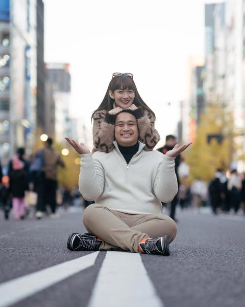 Romantisnya Potret Gilang Dirga dan Adiezty Fersa Liburan di Jepang Tanpa Anak Meski Sempat Menantu saat Menuju Bandara