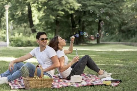 Pasangan. (foto: Pinterest/Dreamstime Stock Photos).