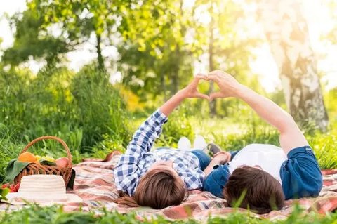 Pasangan. (foto: Pinterest/Dreamstime Stock Photos).