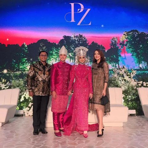 Potret Pasangan Artis di Resepsi Zumi Zola dan Putri Zulhas. (Sumber: Instagram/raffinagita1717/dude2harlino)