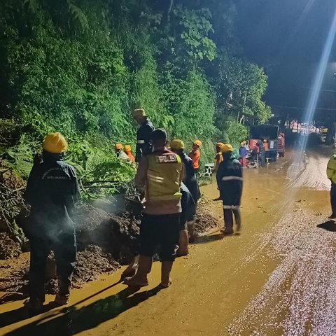 Jalur Garut-Tasik Tertutup Longsor, Polisi Berlakukan Sistem Buka Tutup