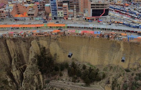 FOTO: Berada di Tepi Jurang, Begini Ngerinya 'Rumah Bunuh Diri' Dihuni Para Dukun Bolivia