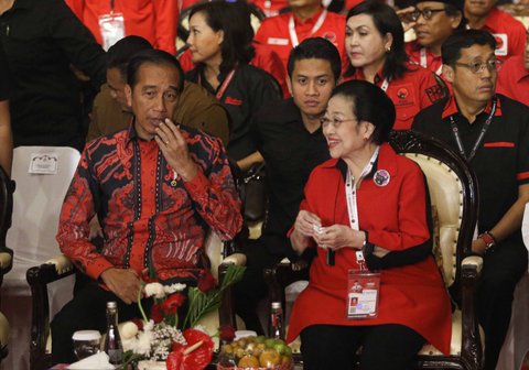 Senyum Santai Gibran Usai Dipecat PDIP: Tunggu Saja