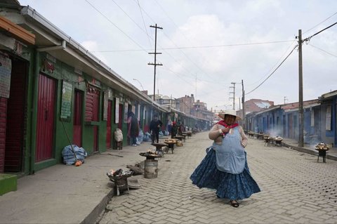 FOTO: Berada di Tepi Jurang, Begini Ngerinya 'Rumah Bunuh Diri' Dihuni Para Dukun Bolivia