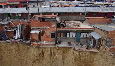 FOTO: Berada di Tepi Jurang, Begini Ngerinya 'Rumah Bunuh Diri' Dihuni Para Dukun Bolivia