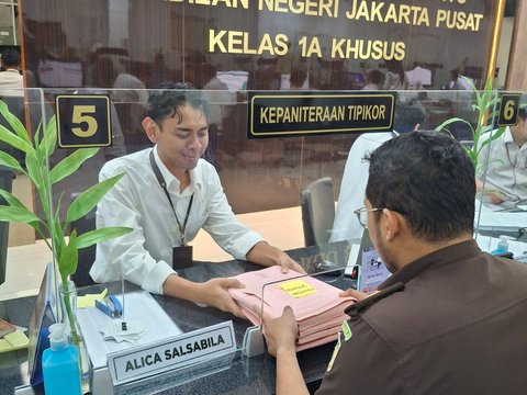 Berkas Dilimpahkan, Tiga Hakim yang Terima Suap Vonis Bebas Ronald Tannur Segera Disidang