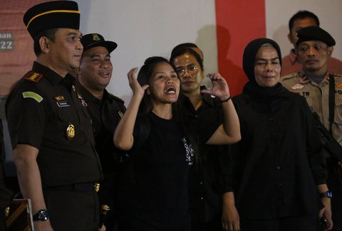 Terpidana mati kasus penyelundupan narkotika, Mary Jane Veloso saat  keluar dari Lembaga Pemasyarakatan Perempuan Kelas II A, Pondok Bambu, Jakarta Timur, Selasa (17/12/2024).