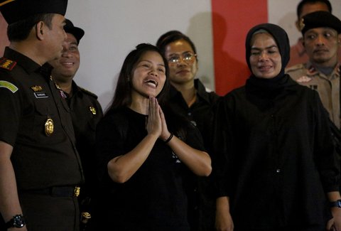Terpidana mati kasus penyelundupan narkotika, Mary Jane Veloso saat  keluar dari Lembaga Pemasyarakatan Perempuan Kelas II A, Pondok Bambu, Jakarta Timur, Selasa (17/12/2024).