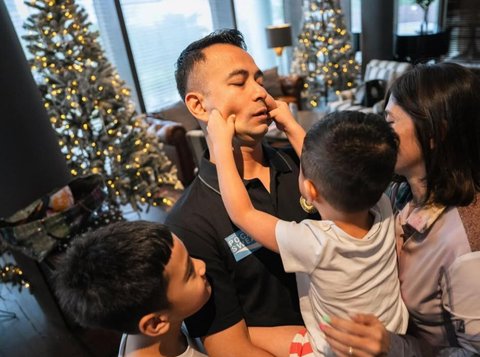 7 Potret Raffi Ahmad Dicubitin Rayyanza, Kegemasan yang Bikin Netizen Terhibur