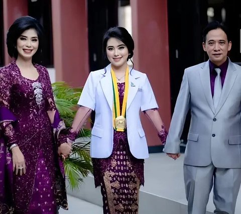 Titis Rachmawati, Tim kuasa hukum tersangka Datuk dan saksi Sri Meilani dan Lady Aurellia Pramesti dalam kasus penganiayaan dokter koas Unsri di Palembang Sumsel (Liputan6.com / Nefri Inge)