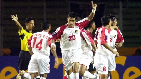 Piala AFF 2024 - Timnas Indonesia Vs Filipina - Kadek Arel Vs Adrian Ugelvik (Bola.com/Adreanus Titus)