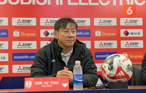 Piala AFF 2024 - Timnas Indonesia Vs Filipina- Duel Pelatih: Shin Tae-yong Vs Albert Capellas (Bola.com/Adreanus Titus)