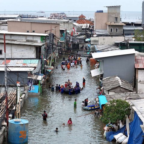 Pemprov Jakarta Tangani Kebocoran Tanggul Pantai Mulai 2025