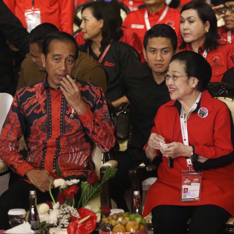 Ketua Umum PDIP Megawati Soekarnoputri bersam Presiden ke-7 RI, Joko Widodo saat pembukaan Rapat Kerja Nasional (Rakernas) IV PDIP di JIExpo Kemayoran, Jakarta, Jumat (29/9/2023).
