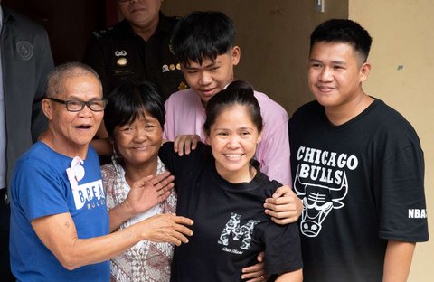 FOTO: Momen Haru Mary Jane Veloso Disambut Peluk Hangat Keluarga Saat Tiba di Filipina