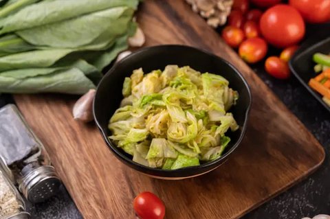 Sayur sawi putih dapat menjadi pilihan makanan untuk penderita asam urat. (Foto: Unsplash/A. Milne)