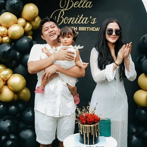 Potret Denny Caknan Rayakan Ulang Tahun Bella Bonita, Beri Doa Penuh Cinta