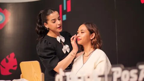 Workshop 'Semua Jadi Syantik' by ShopTokopedia bersama Tasya Farasya dan Friska Marpaung (Foto: Tokopedia/ShopTokopedia/imagedynamics.co.id).
