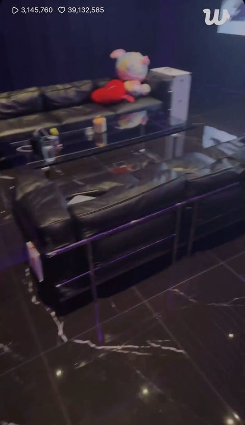 Jungkook BTS Pamer Ruangan Karaoke di Rumah Baru saat Live