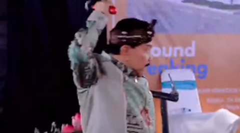 Jenderal Intel AM Hendropriyono Nyaris Tertimpa Videotron saat Pidato