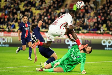 FOTO: Ngeri! Begini Kondisi Wajah Donnarumma Berdarah-darah Usai Tendangan Horor Wilfried Singo