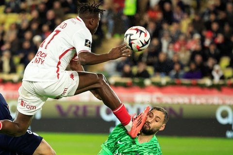 FOTO: Ngeri! Begini Kondisi Wajah Donnarumma Berdarah-darah Usai Tendangan Horor Wilfried Singo