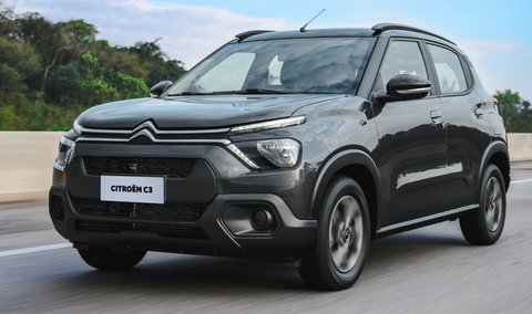Citroen C3 dengan transmisi manual.