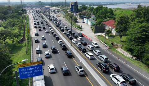 Gerbang Tol Utama Cikampek.